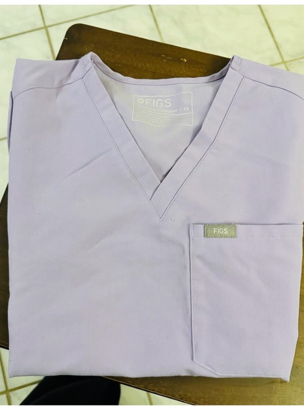 FIGS lavender top and bottom set. Top XS and pants XS/P. Excellent condition.